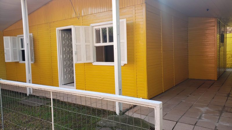 Casa trrea para locao no bairro Cavalhada com 3 dormitrios. (Clique para ver)